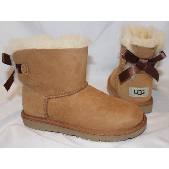 UGG GIRL'S MINI BAILEY BOW SUEDE SHEARLING LINED BOOTS CHESTNUT SZ 13 NIB - Picture 1 of 6